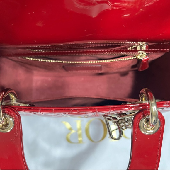 DIOR - Lady Dior medium in red patent - Picture 9 of 13